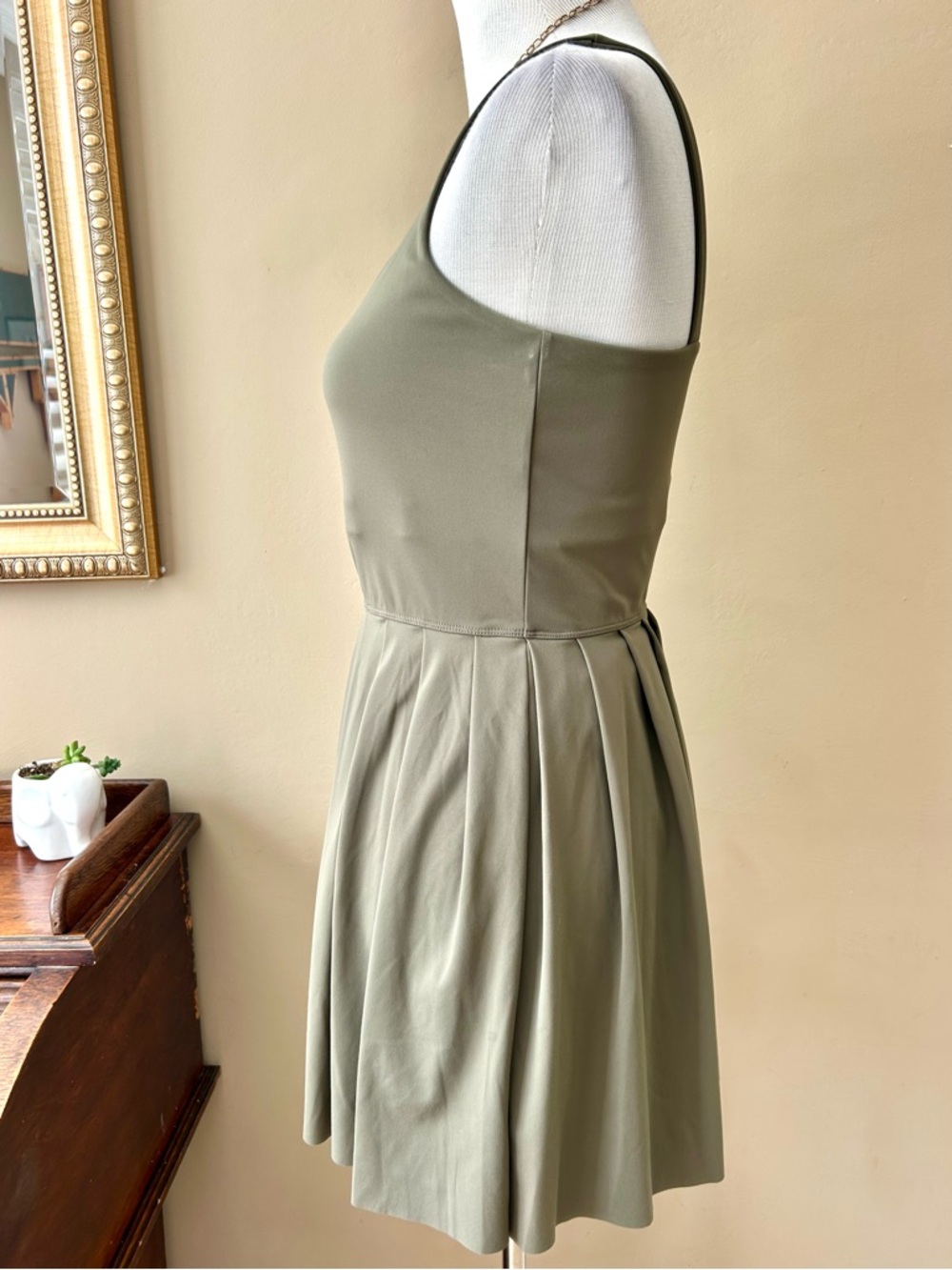 Z Supply Active Hot Shot Dress Grape Leaf Green Pleated Tennis Size Large - Picture 8 of 16